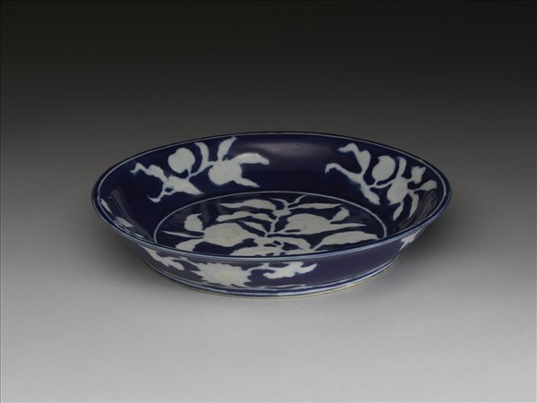 霽青釉白折枝花果紋盤