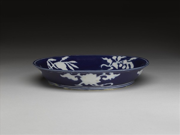 霽青釉白折枝花果紋盤