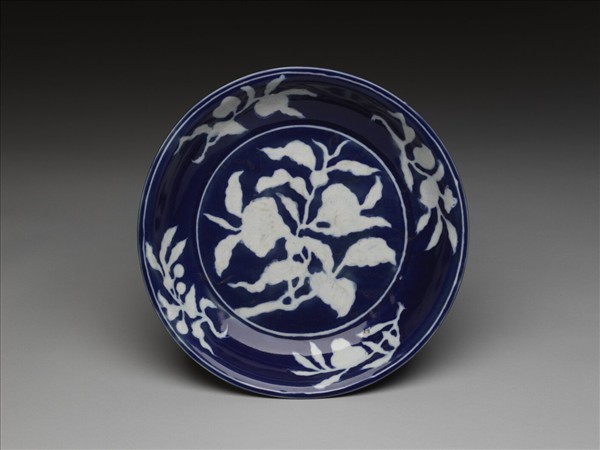 霽青釉白折枝花果紋盤