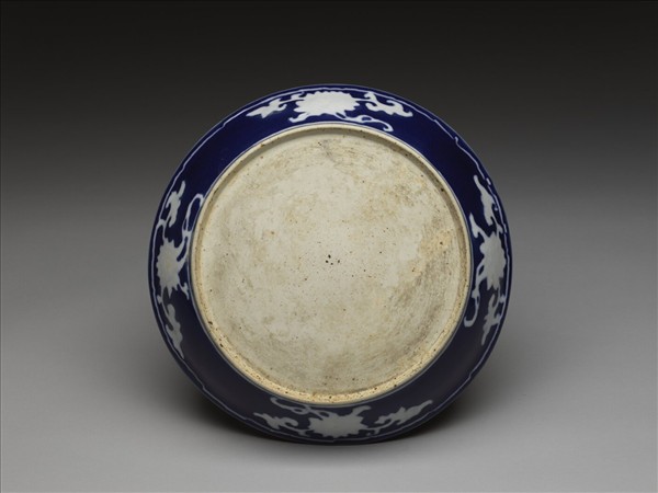 霽青釉白折枝花果紋盤