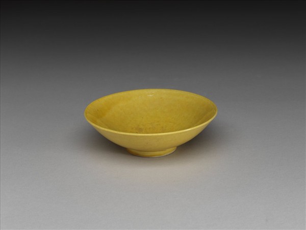 嬌黃釉碟