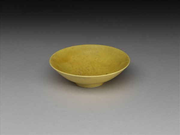 嬌黃釉碟