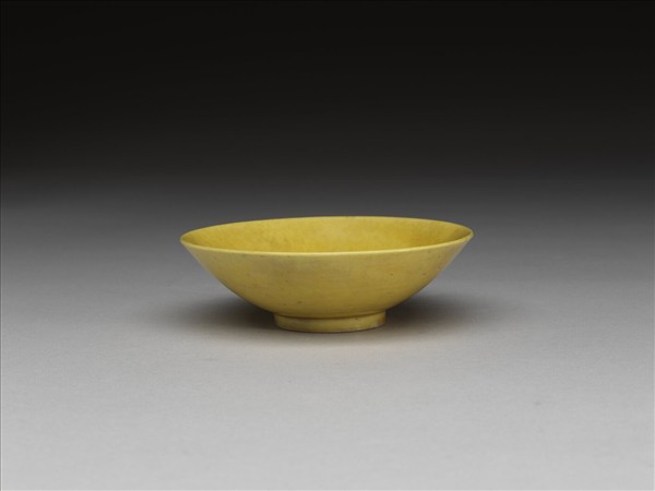 嬌黃釉碟