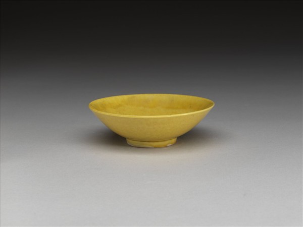 嬌黃釉碟