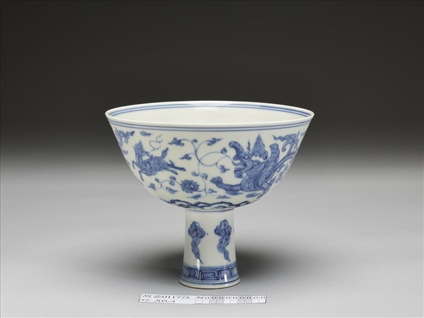 青花夔龍紋高足碗