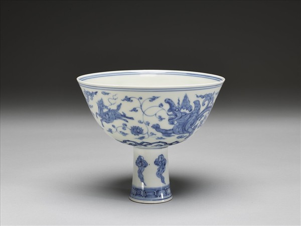 青花夔龍紋高足碗