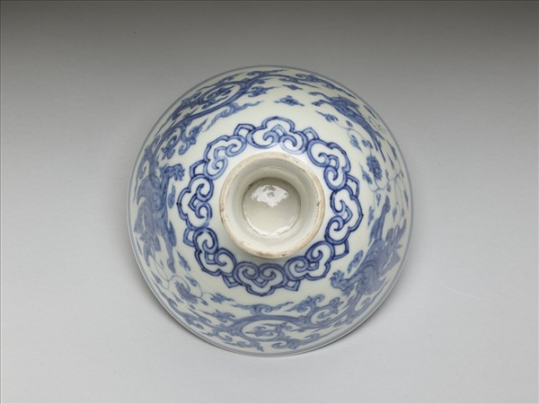 青花夔龍紋高足碗