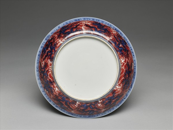 青花紅彩波濤龍紋盤