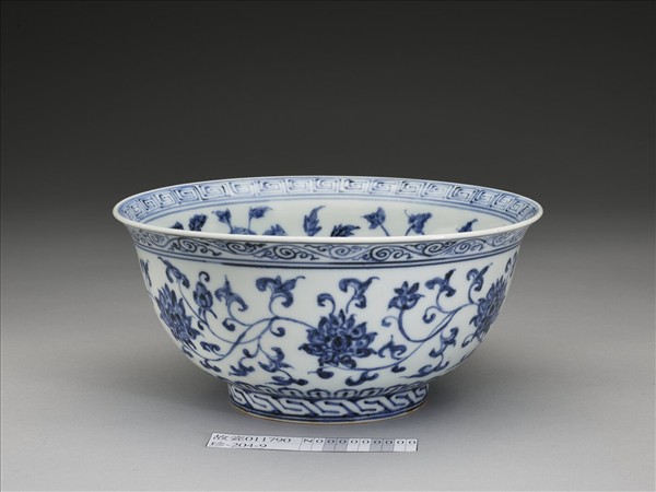 青花四季花卉紋碗