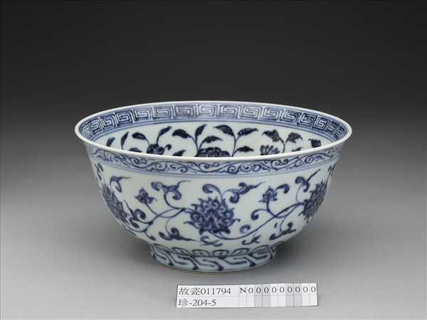 青花四季花卉紋碗