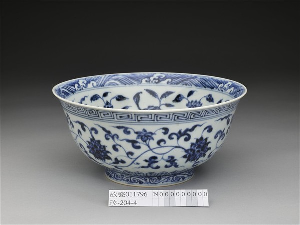 青花四季花卉紋碗
