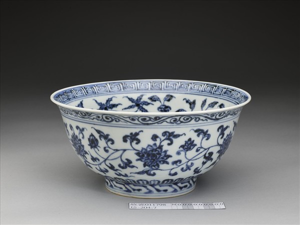 青花四季花卉紋碗