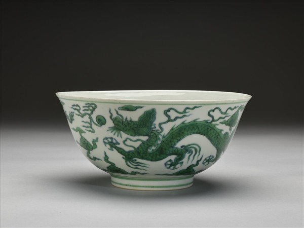 鬥彩雙龍戲珠紋碗