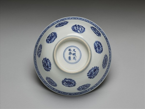 青花四季團花果紋碗