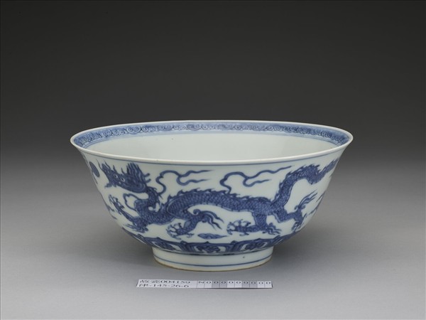 青花雙龍戲珠紋碗