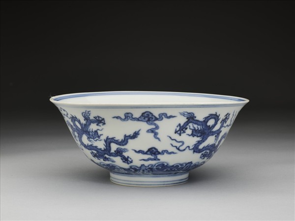 青花壽山福海五龍紋碗