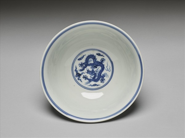 青花壽山福海五龍紋碗