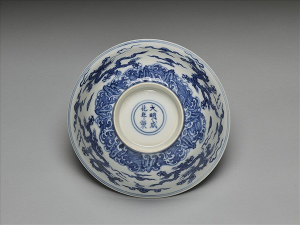 青花壽山福海五龍紋碗