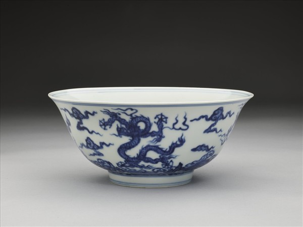 青花壽山福海龍紋碗