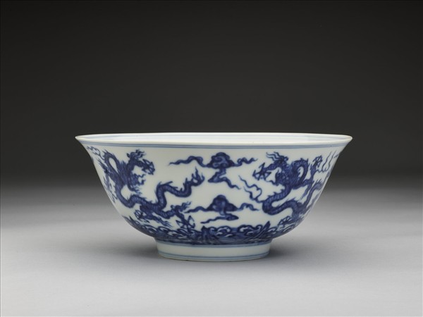 青花壽山福海龍紋碗