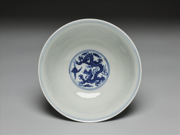 青花壽山福海龍紋碗