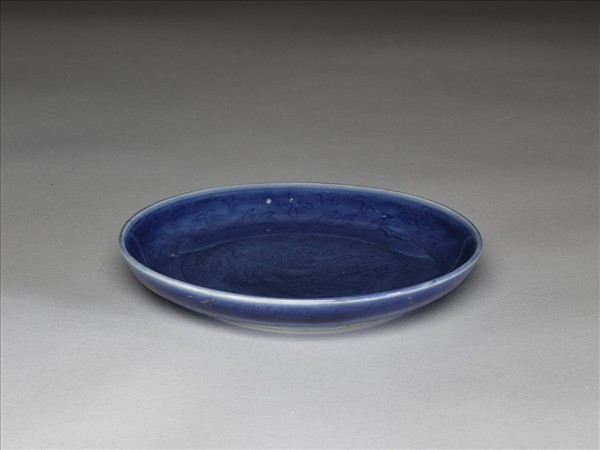 霽青釉暗龍紋盤