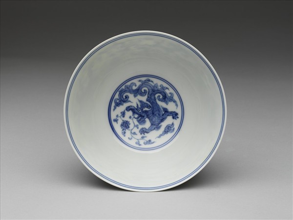 青花夔龍紋高足碗