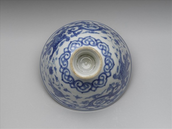 青花夔龍紋高足碗