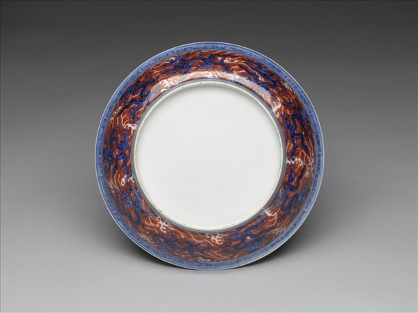 青花紅彩波濤龍紋盤