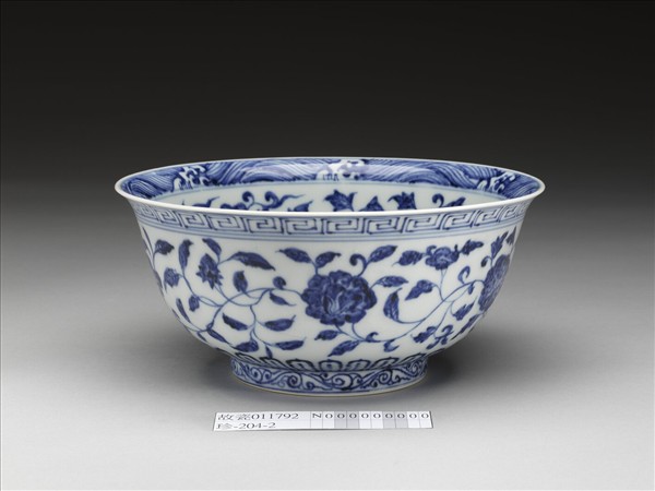 青花四季花卉紋碗