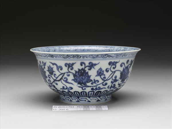 青花四季花卉紋碗