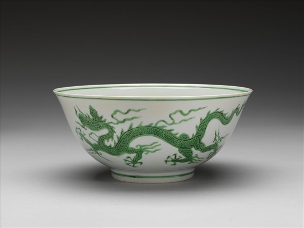 綠彩雲龍紋碗