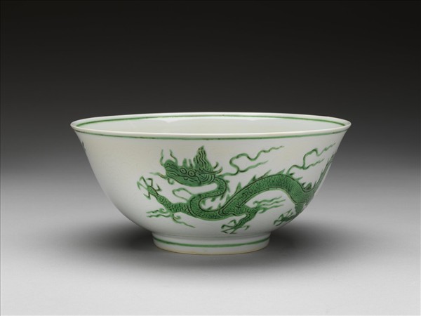 綠彩雲龍紋碗