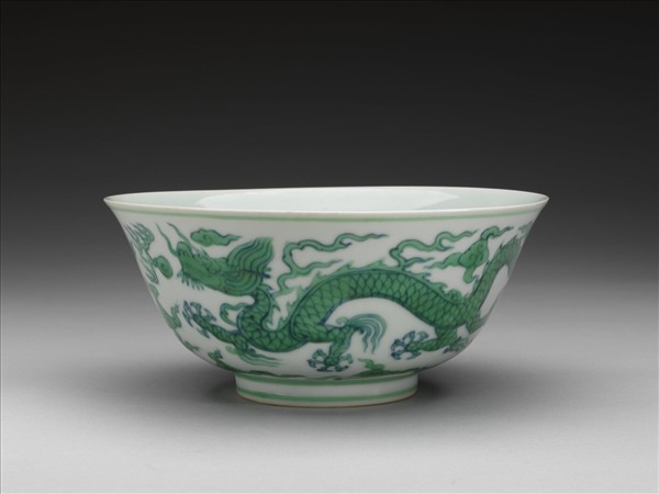 鬥彩綠龍紋碗