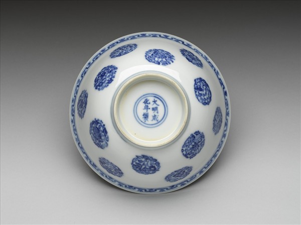 青花四季團花果紋碗