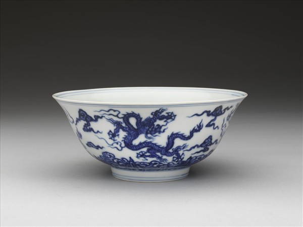 青花壽山福海龍紋碗