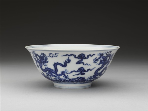 青花壽山福海龍紋碗