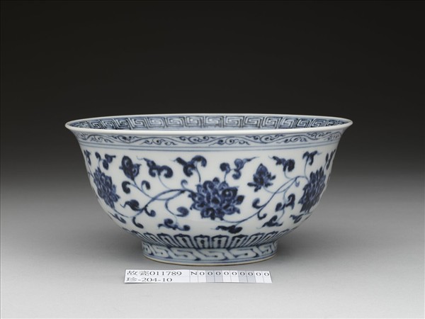青花四季花卉紋碗