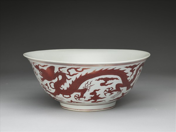 描紅雙龍戲珠紋碗