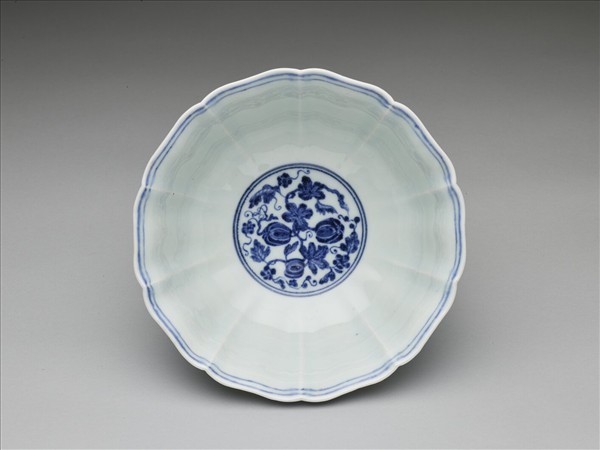 官窯 青花團果牡丹花式碗