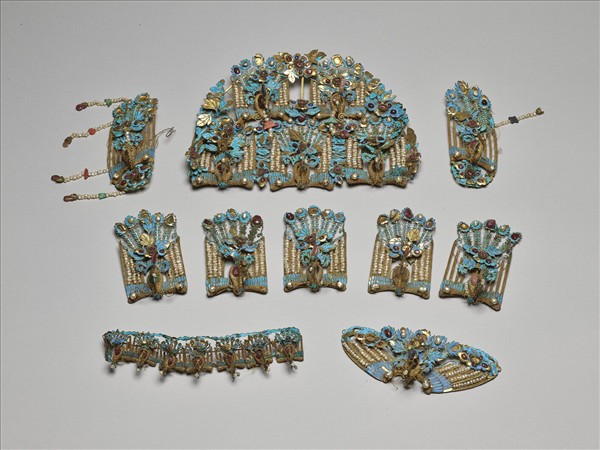 金纍絲點翠嵌珠寶鈿飾