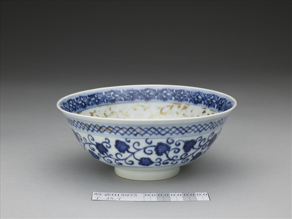 官窯 青花蓮花紋描金碗