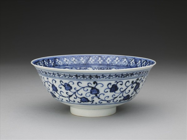 官窯 青花花卉紋碗