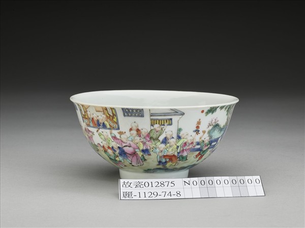 粉彩嬰戲圖碗