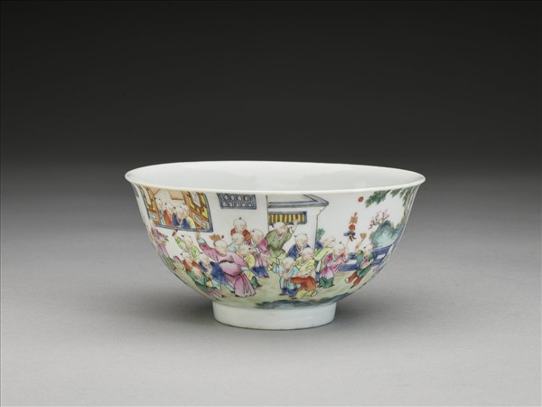 粉彩嬰戲圖碗