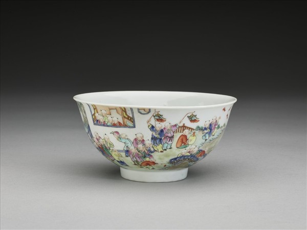 粉彩嬰戲圖碗