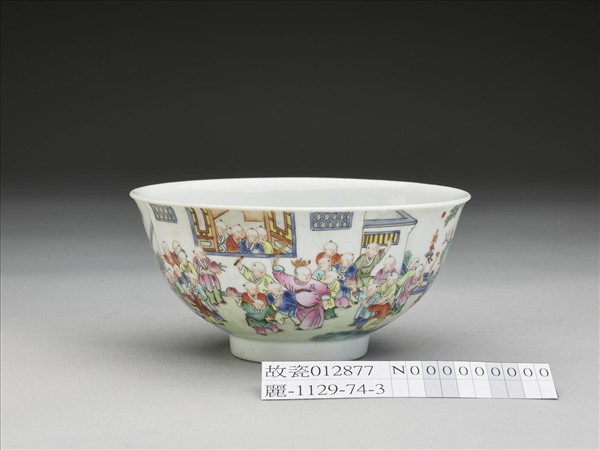 粉彩嬰戲圖碗