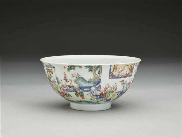 粉彩嬰戲圖碗
