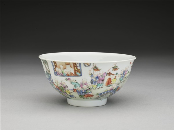 粉彩嬰戲圖碗