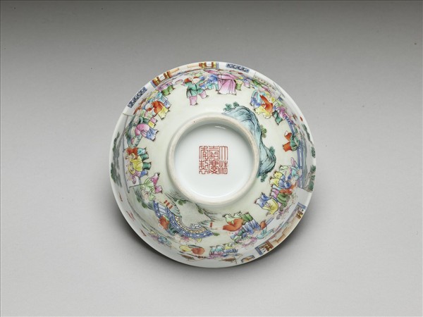 粉彩嬰戲圖碗
